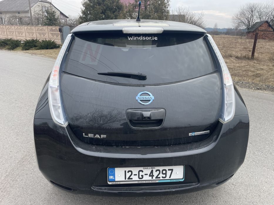 Запчастини нісан ліф nissan leaf 2010-2017 Дверка Ляда