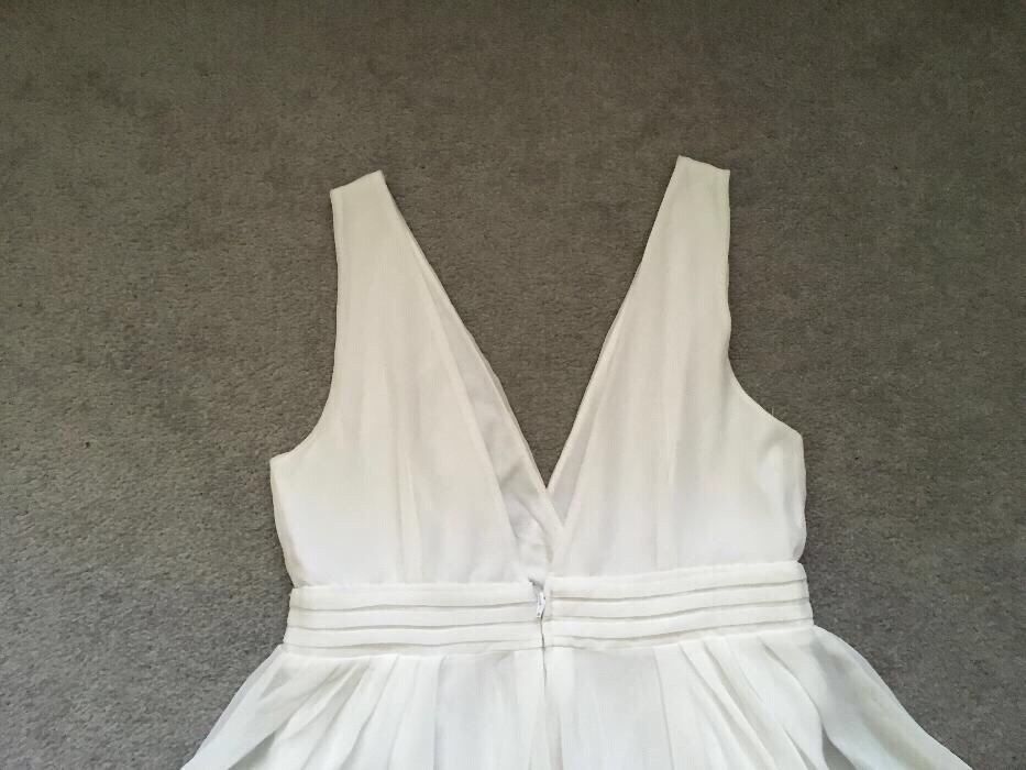 Delikatna sukienka biała dekolt odkryte plecy bez rękawów tiul M/L.