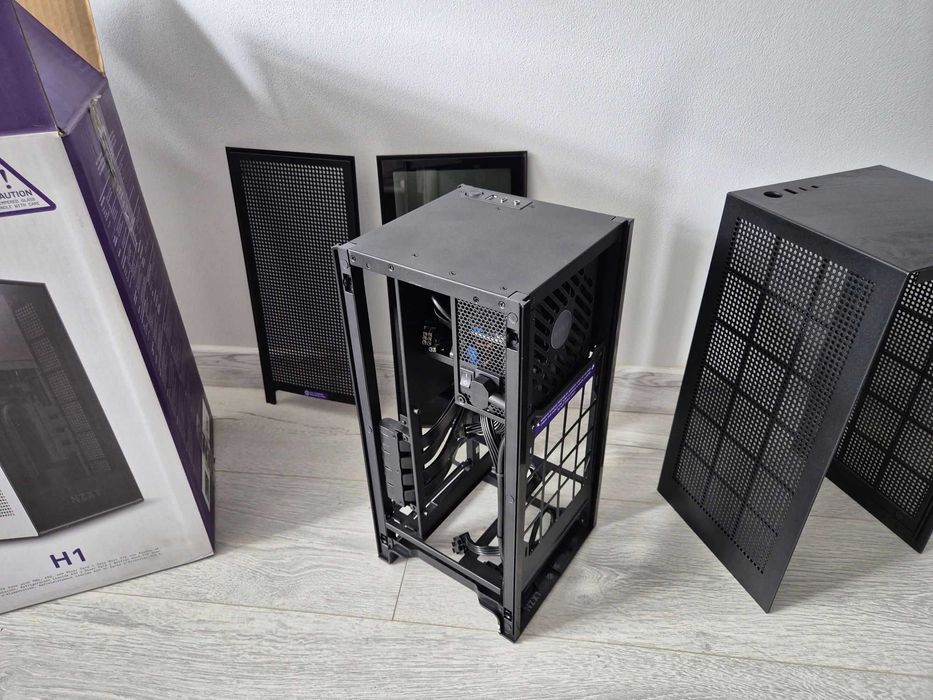 mini-ITX корпус NZXT H1 Black з блоком живлення NZXT 650W GOLD +райзер