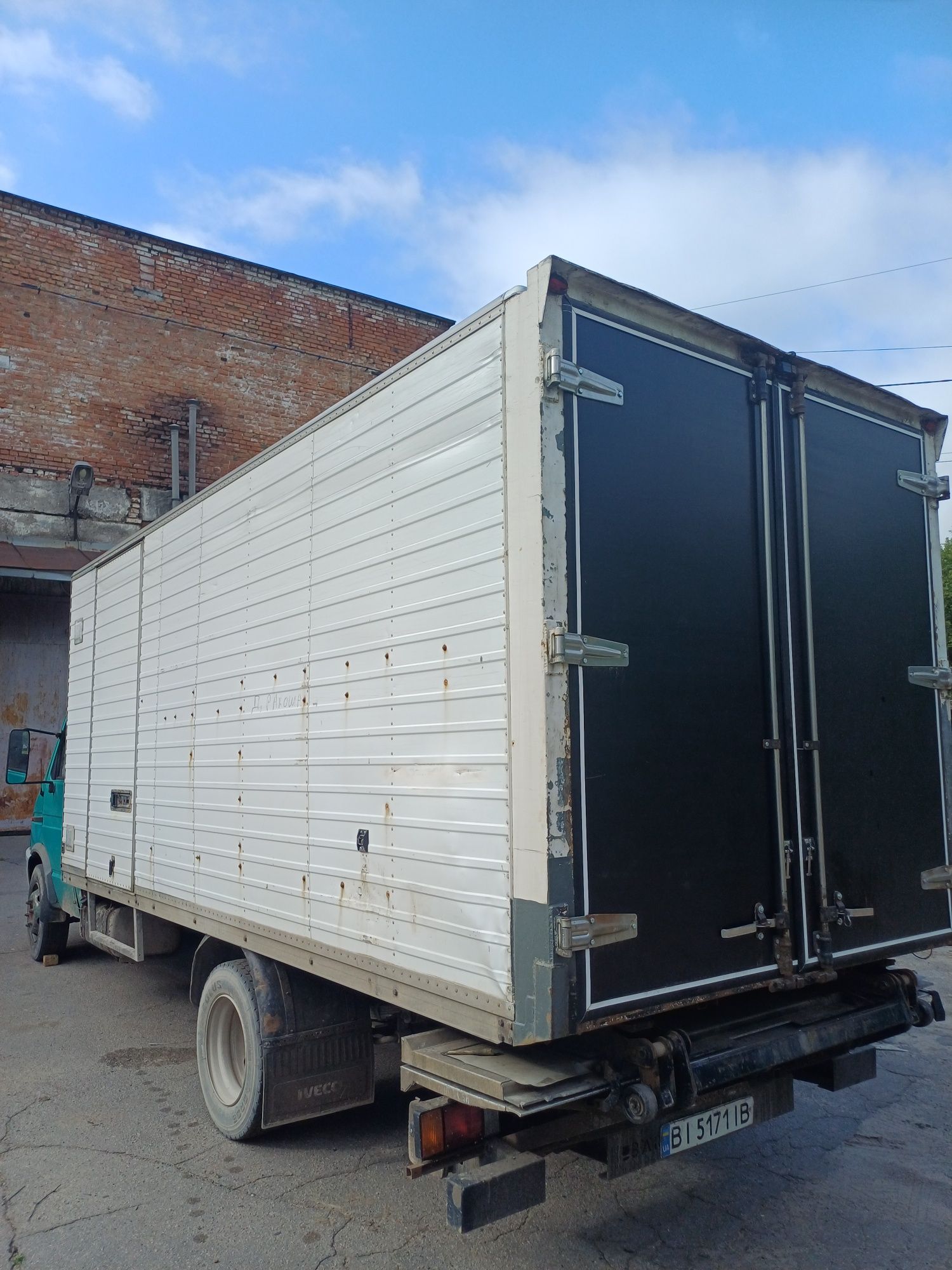 Продам IVECO DAILY 59.12 , 2800 см3 , 1999 р.в. з гідробортом-книжкою
