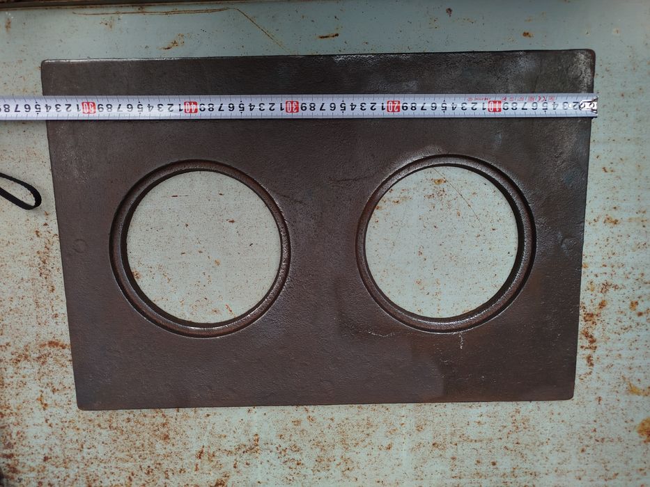 Продам   плиты 54.5*36.2 и 52*32 кружки.