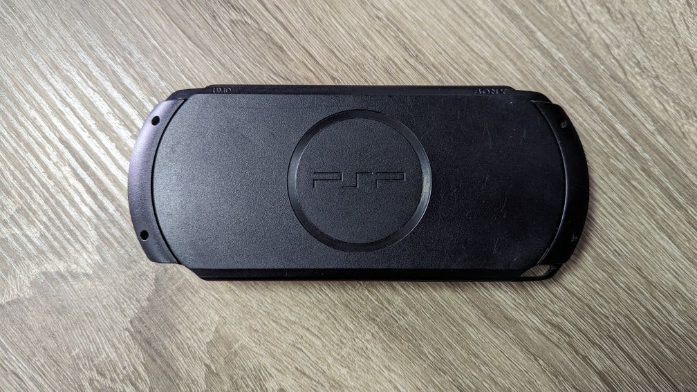 Приставка Sony PSP-E1004 + флешка 64 gb (70 ігор встановлено)