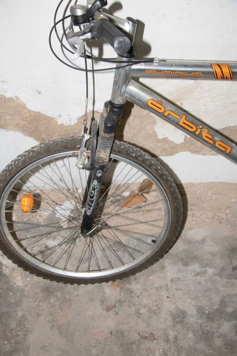 Bicicleta com suspensão e mudanças