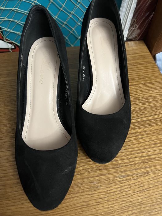 Продам туфлі