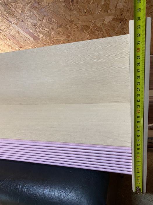 Półka wisząca na książki