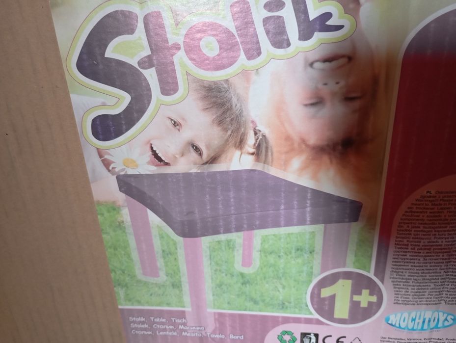 Nowy stolik dla dziewczynki