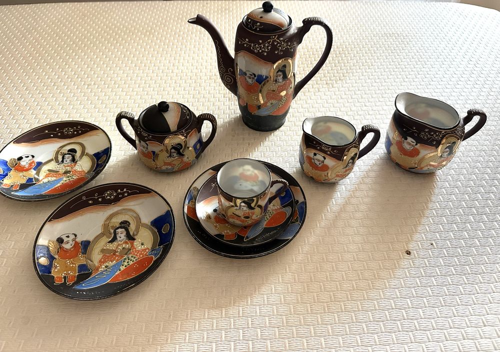 Alguns items de serviço antigo de café chinês .
