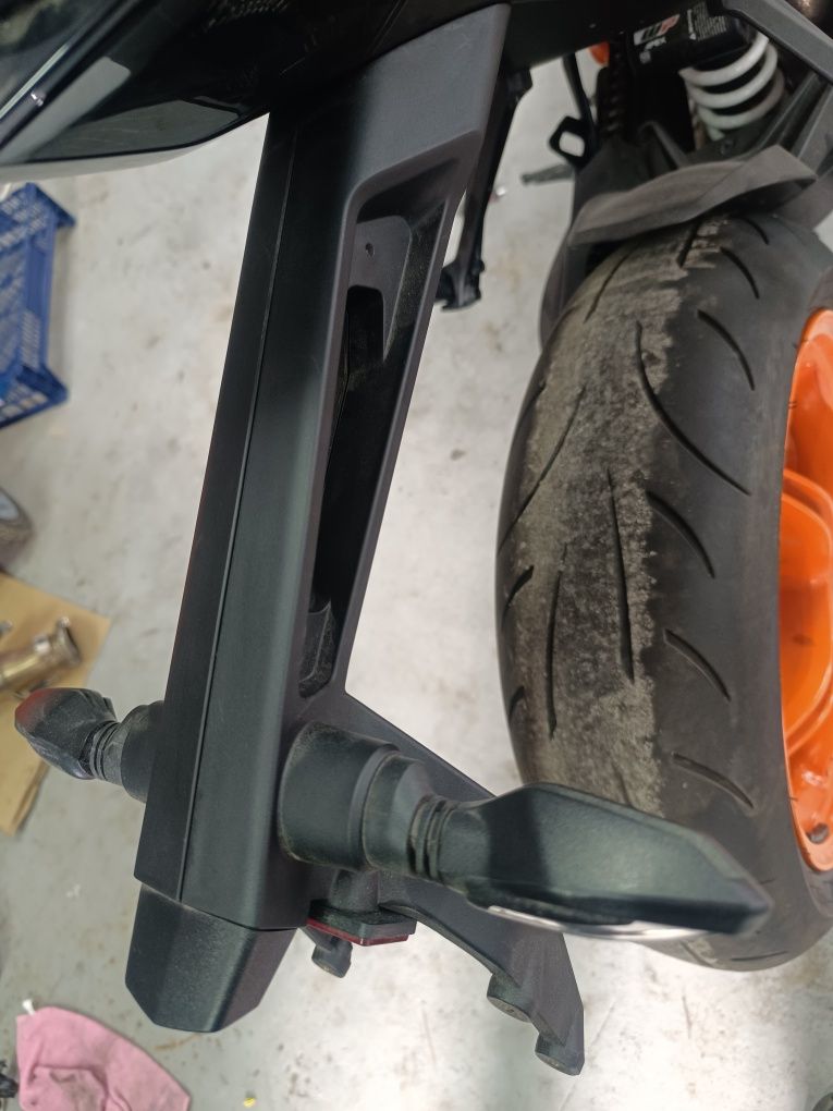KTM 1290 super Duke r 2021 mocowanie tablicy ogon