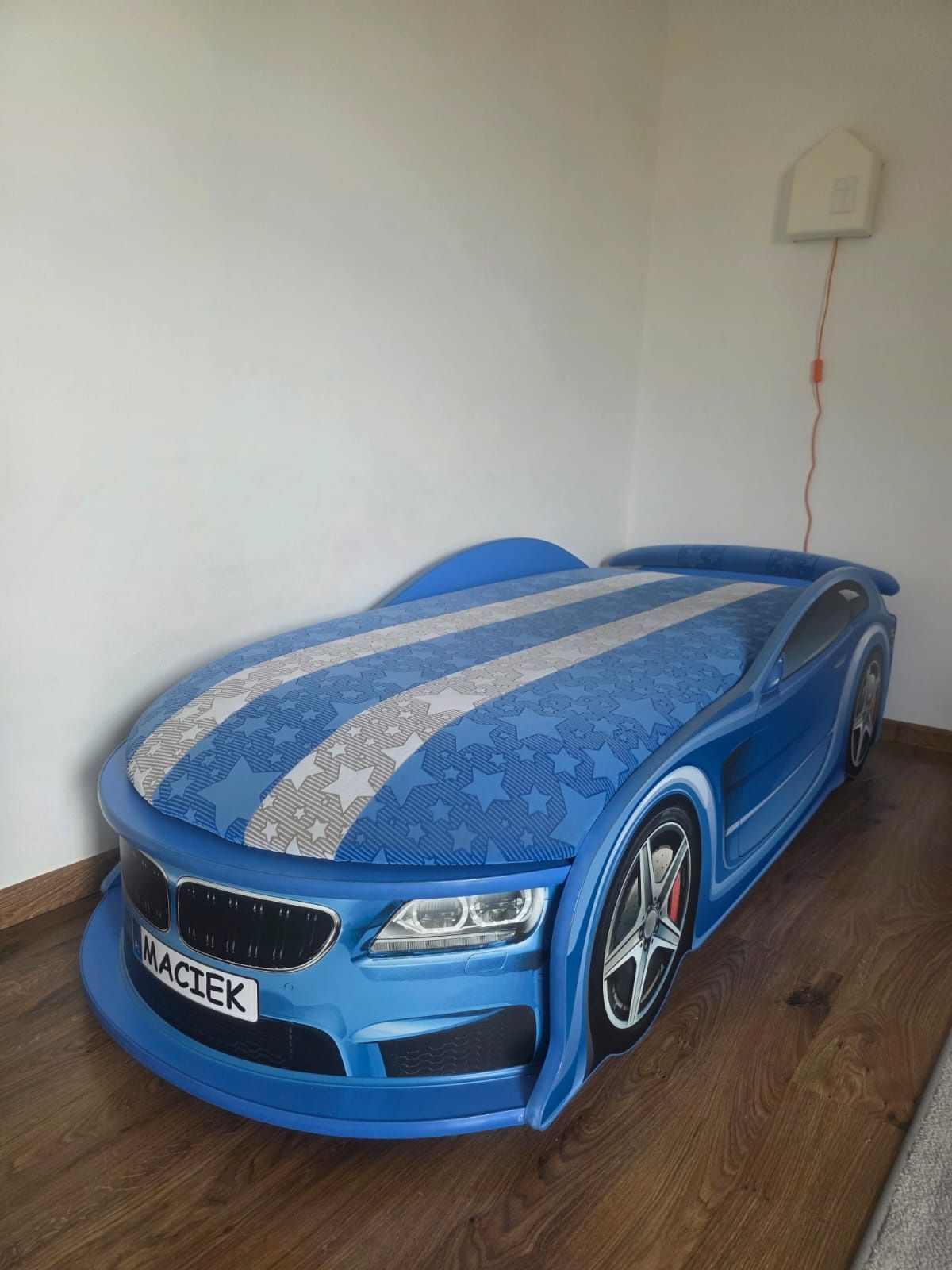 Łóżko chłopięce samochód