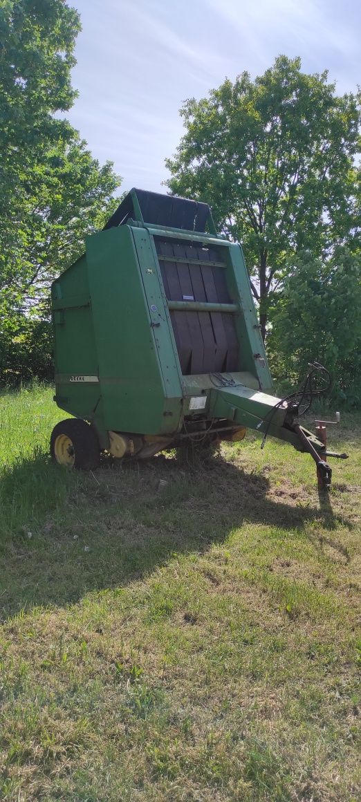 Prasa John Deere 550 zmiennokomorowa