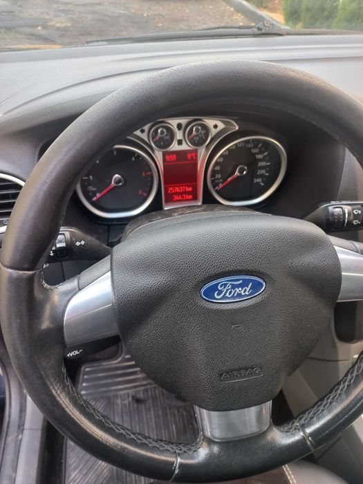 Форд фокус 2009рік