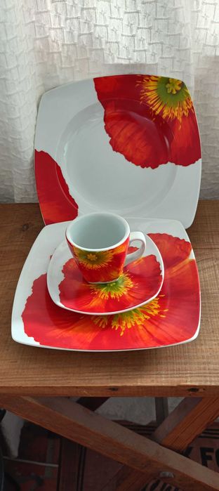 Conjunto chávena café prato sobremesa, prato sopa porcelana papoilas
