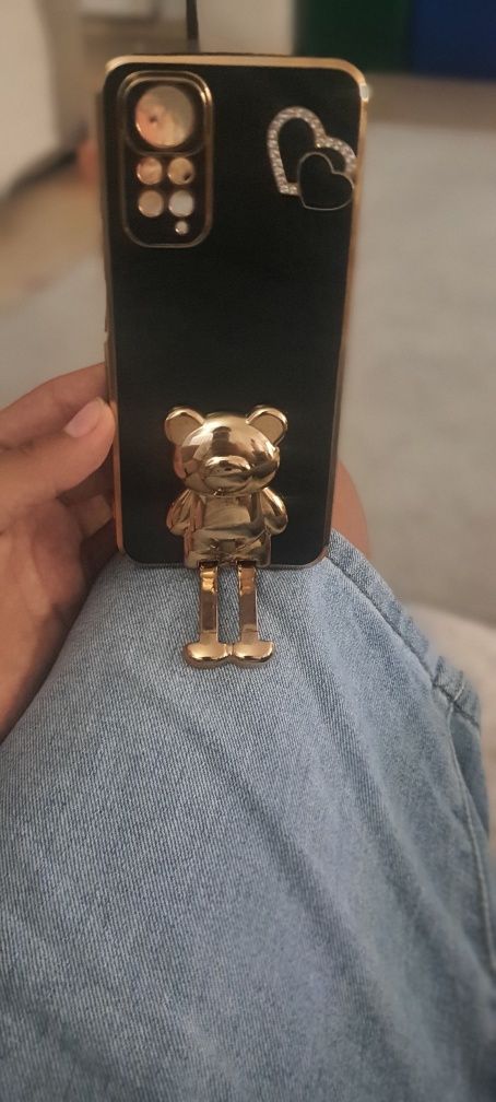 Capa Luxo com Suporte Ursinho Dourado – Xiaomi Redmi Note 11