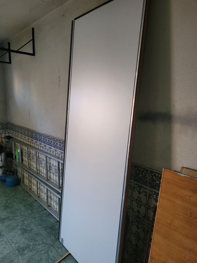Porta correr com espelho para roupeiro