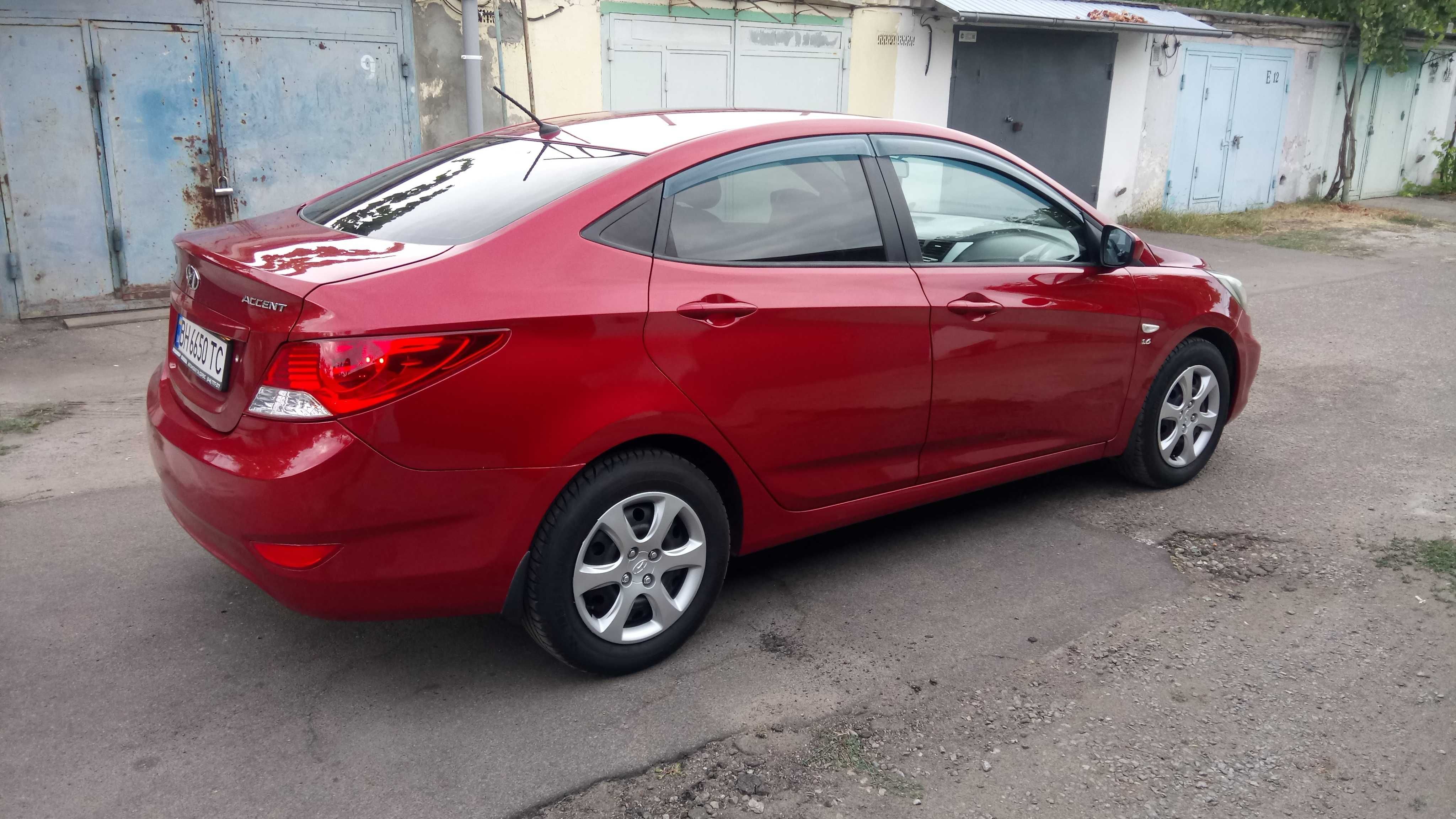 Хюндай акцент автомат 1,6 бензин Hyundai Accent automat 2011 год авто