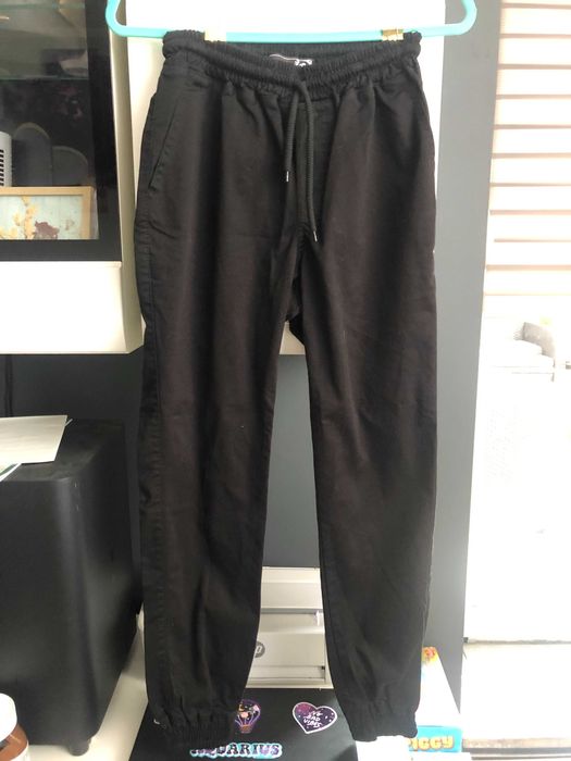 Spodnie Materiałowe Czarne Jogger Patriotic S Prosto