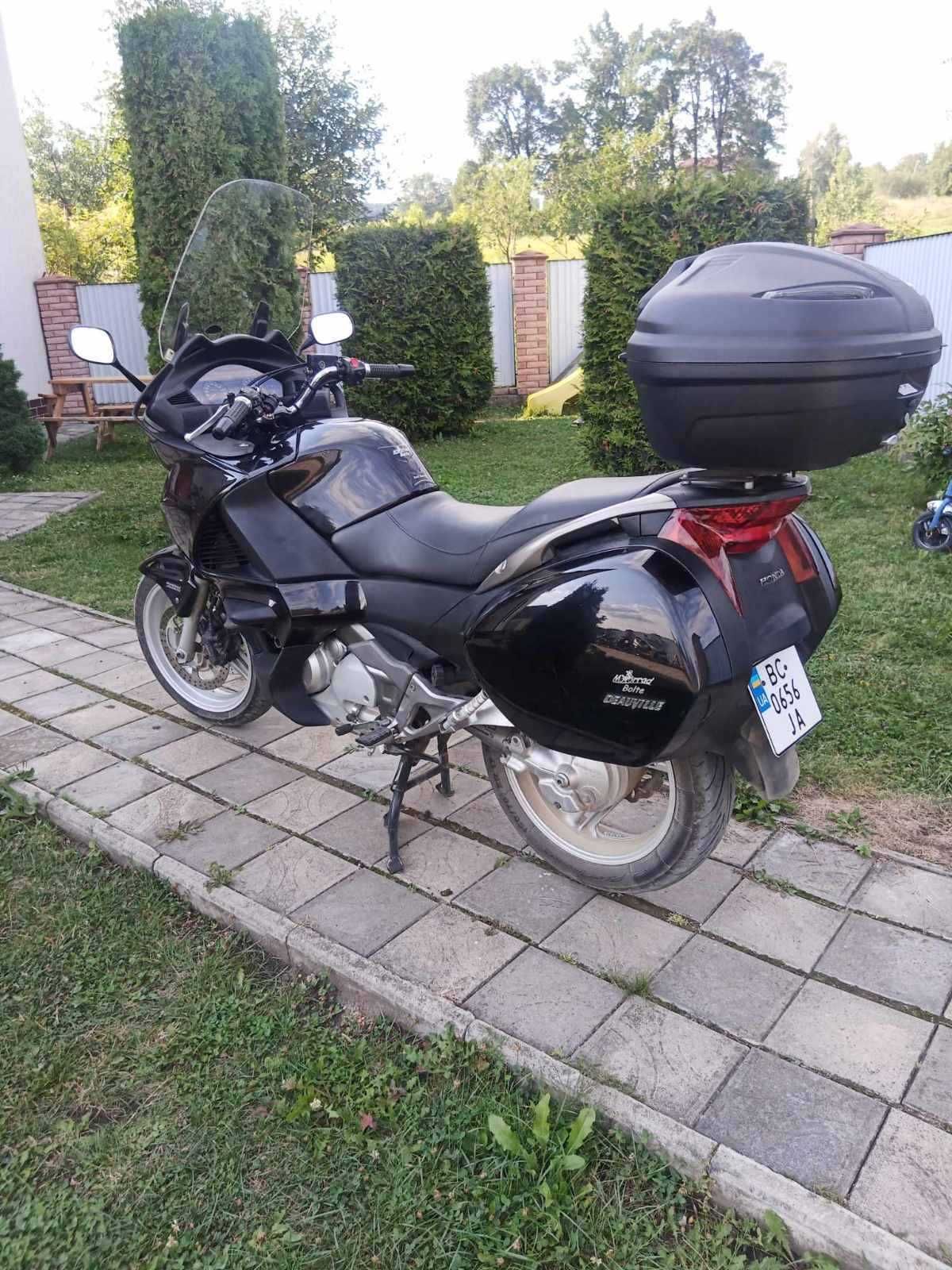 Honda NT700V  Deauville