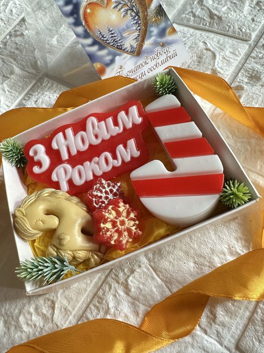 Подарунки на новорічні свята з мила ручної роботи