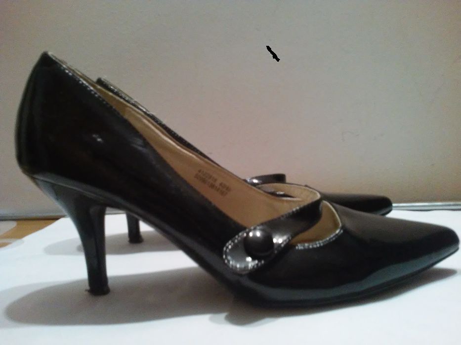 buty szpilki- DUNNES, czółenka lakierowane z paseczkiem, roz.6,5/40