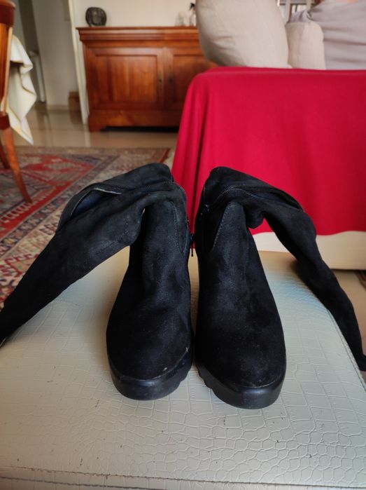 Botas pretas cano alto