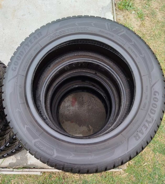 Зимова резина 215/55/R16 Goodyear Ultragrip Performance+