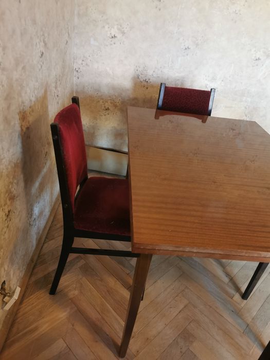 Stół do jadalni i 4 krzesła z czasów PRL