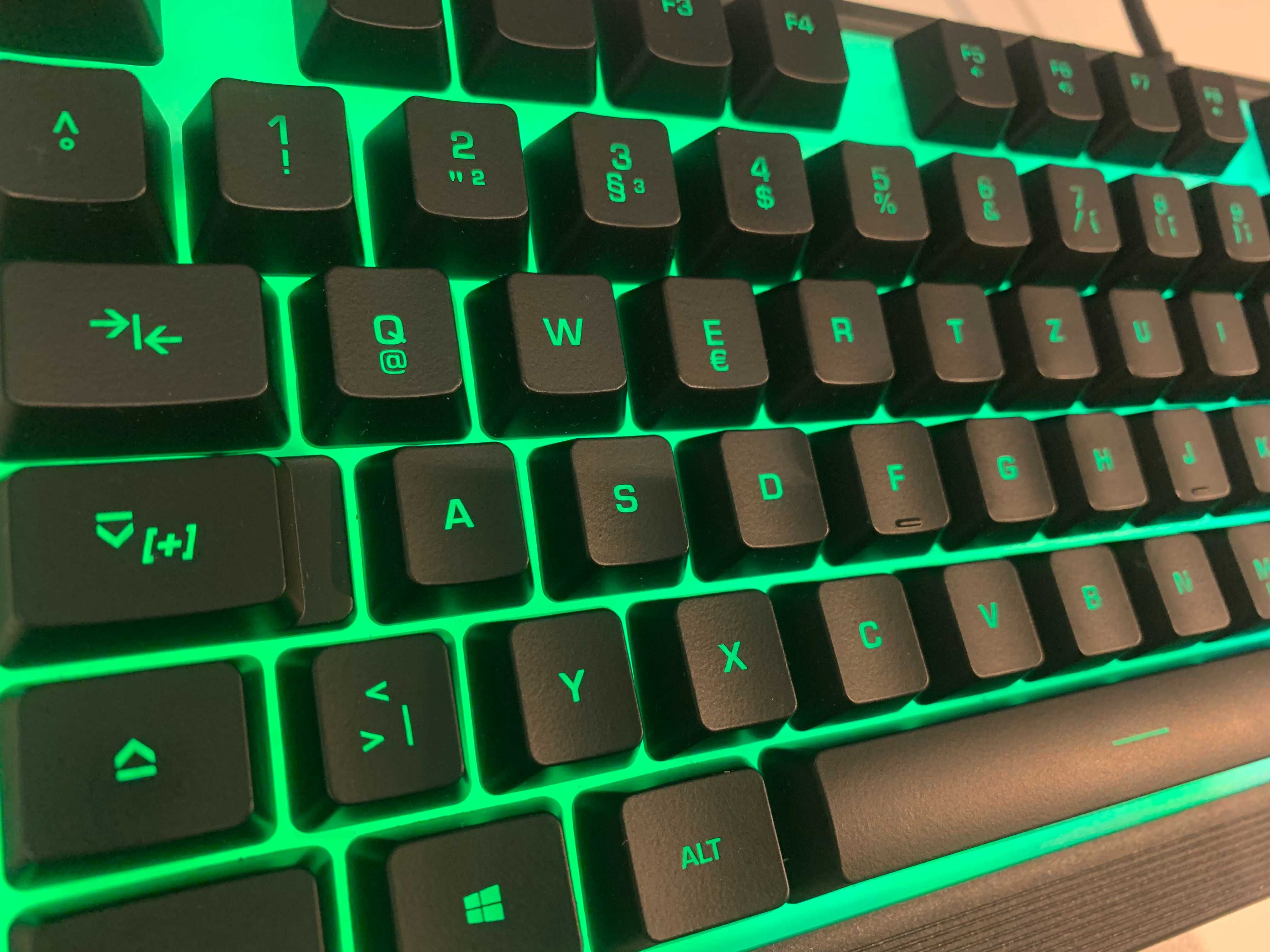 Roccat Magma membranowa klawiatura RGB układ DE czarna (z defektem)