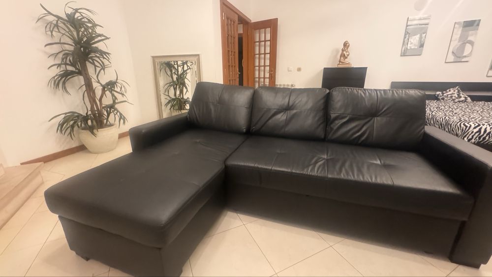 Sofa preto com cama