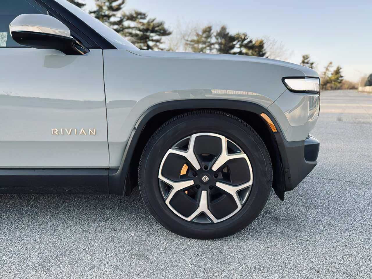 2023 Rivian R1S Adventure