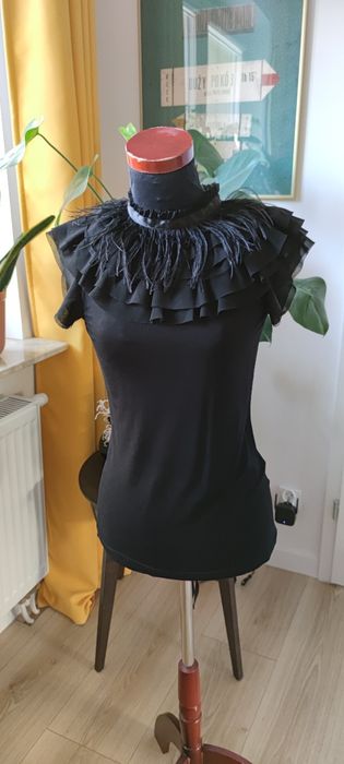 Czarna bluzka top z krótkim rękawem Vila XS/S z piórami feathers