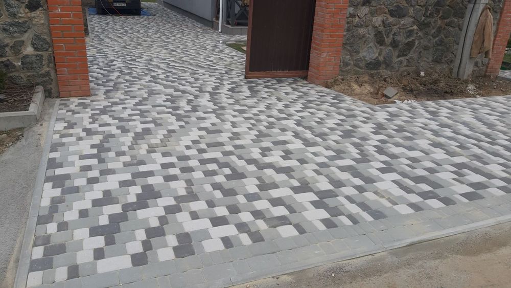 Укладка тротуарной плитки. Укладання тротуарної плитки. Доступные цены