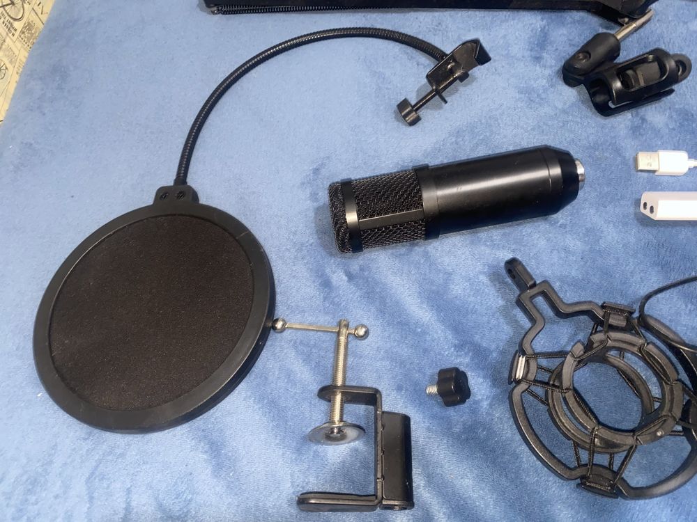 Microfone Goeik Bm-800 com Tripé, Suporte, Clipe, Placa USB, Esponjas