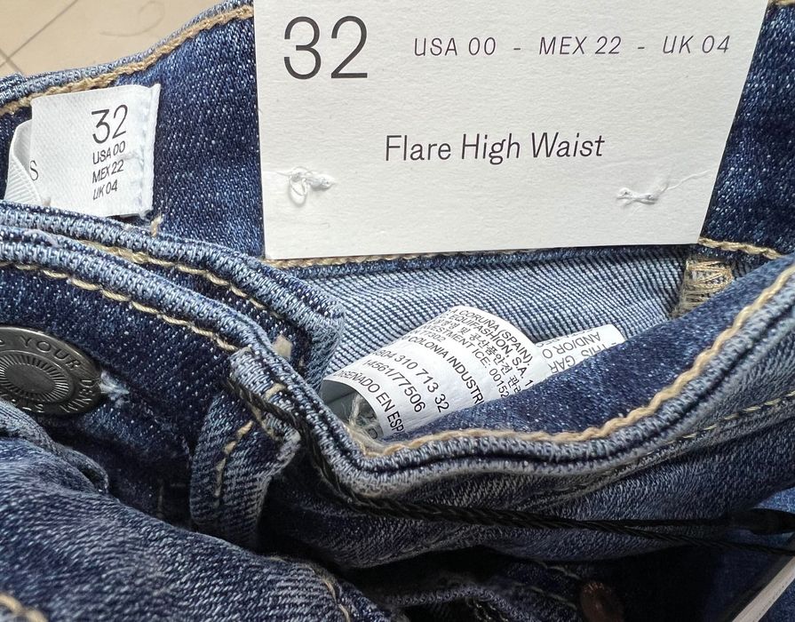 Продам нові джинси кльош Stradivarius розмір 32 , не підійшов розмір