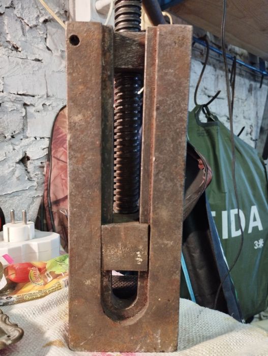 Тиски станочные б/у