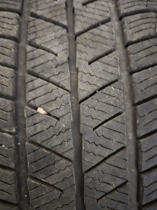 Opona zimowa 245/45/18
