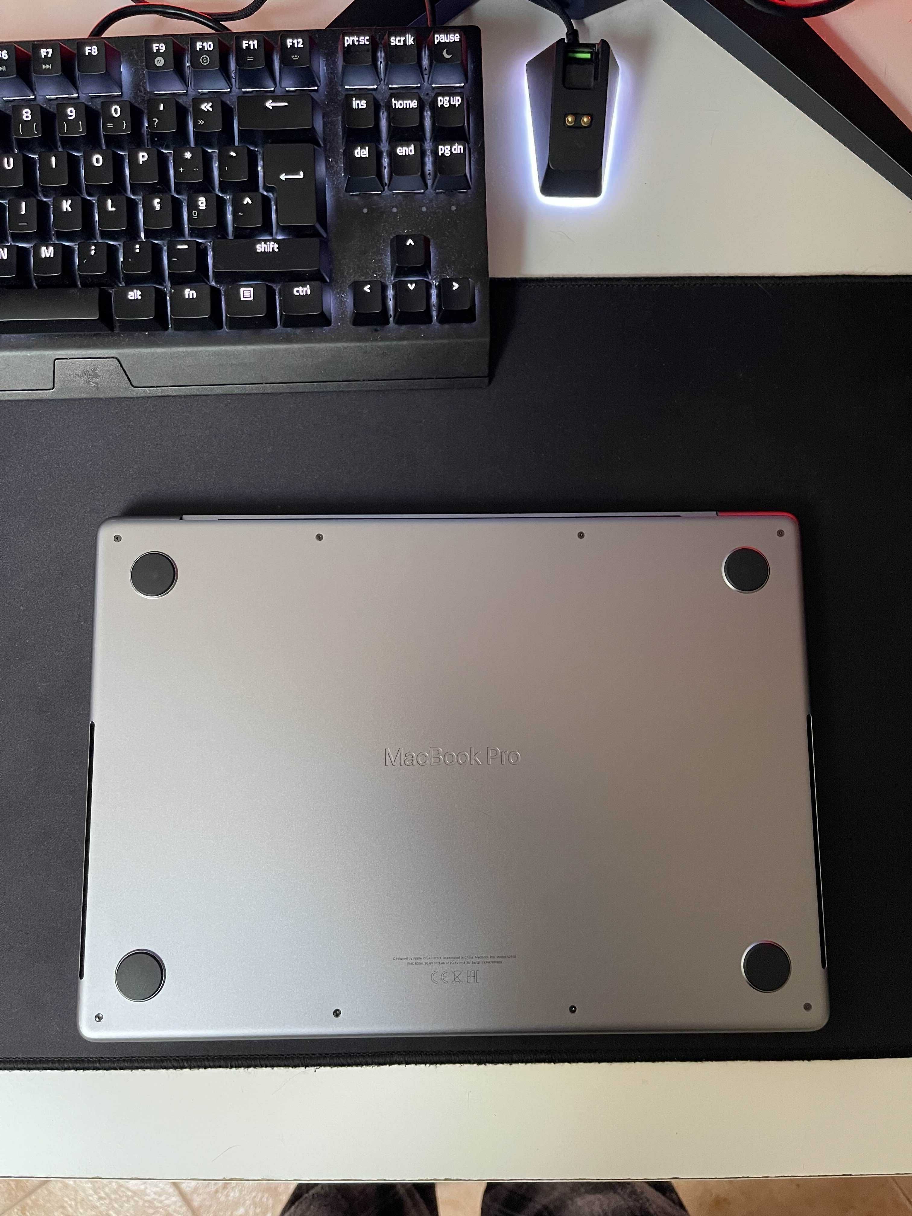 MacBook Pro 14” (M3, 16GB RAM, 512GB SSD) - Novo!
