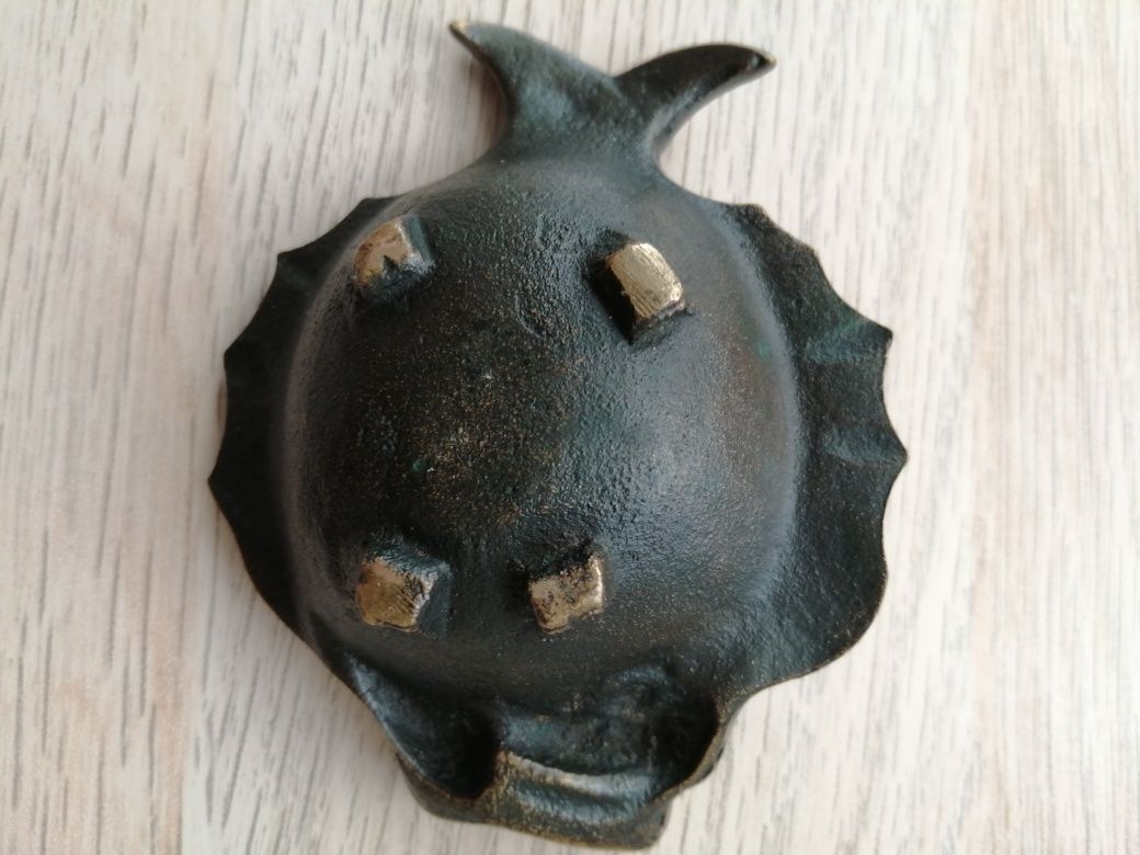 Cinzeiro decorativo em latão