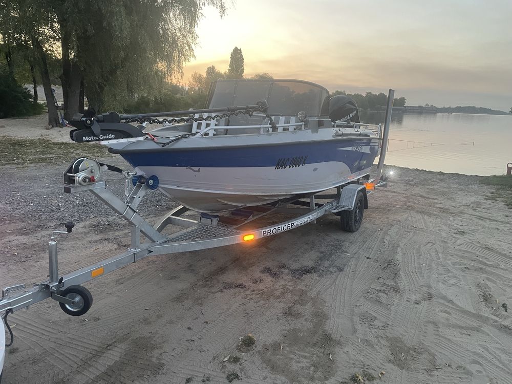 Продам лодку Ums 450