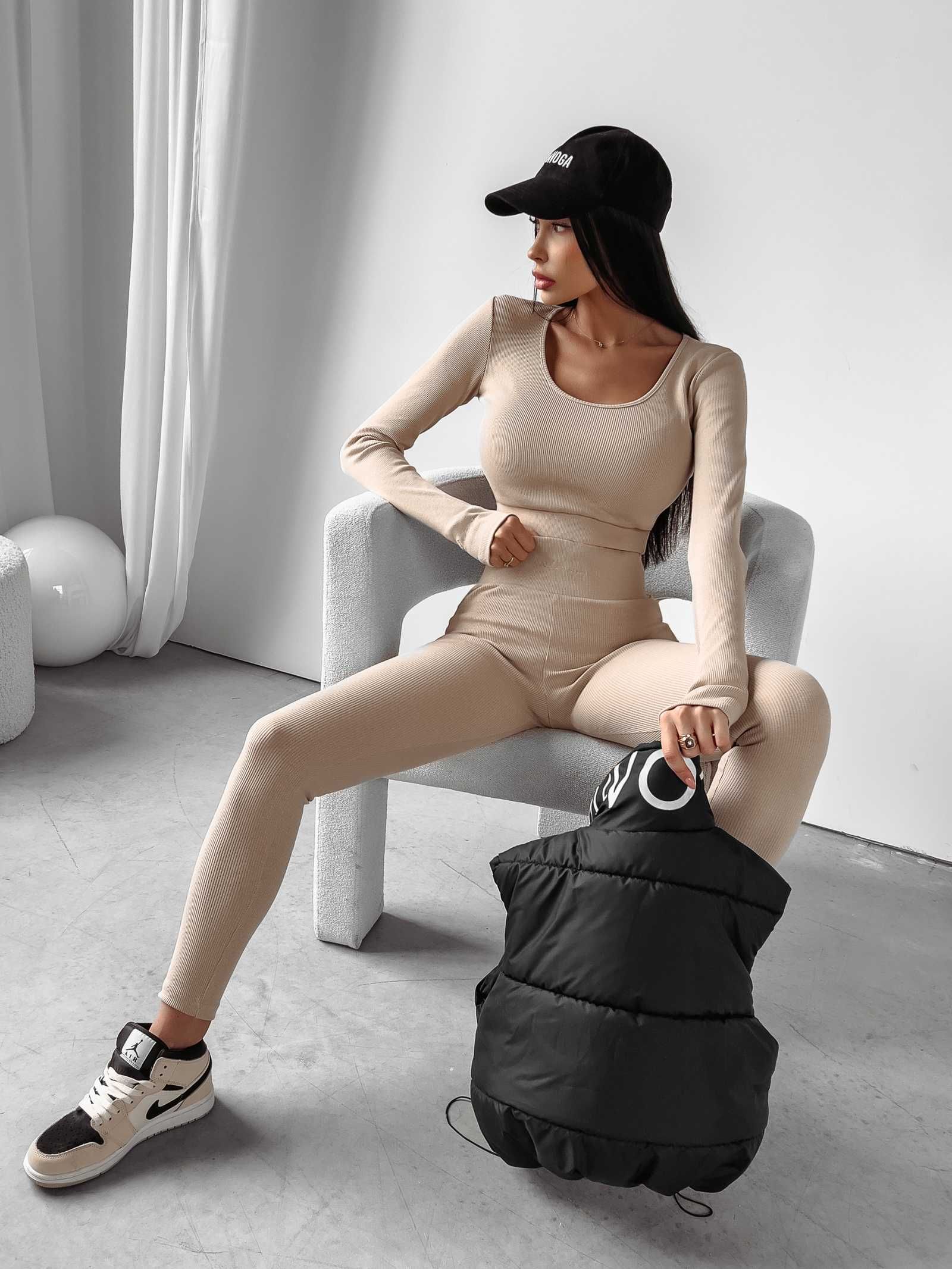 O la Voga Komplet Shaper Top + legginsy prążek Beżowy rozmiar S M