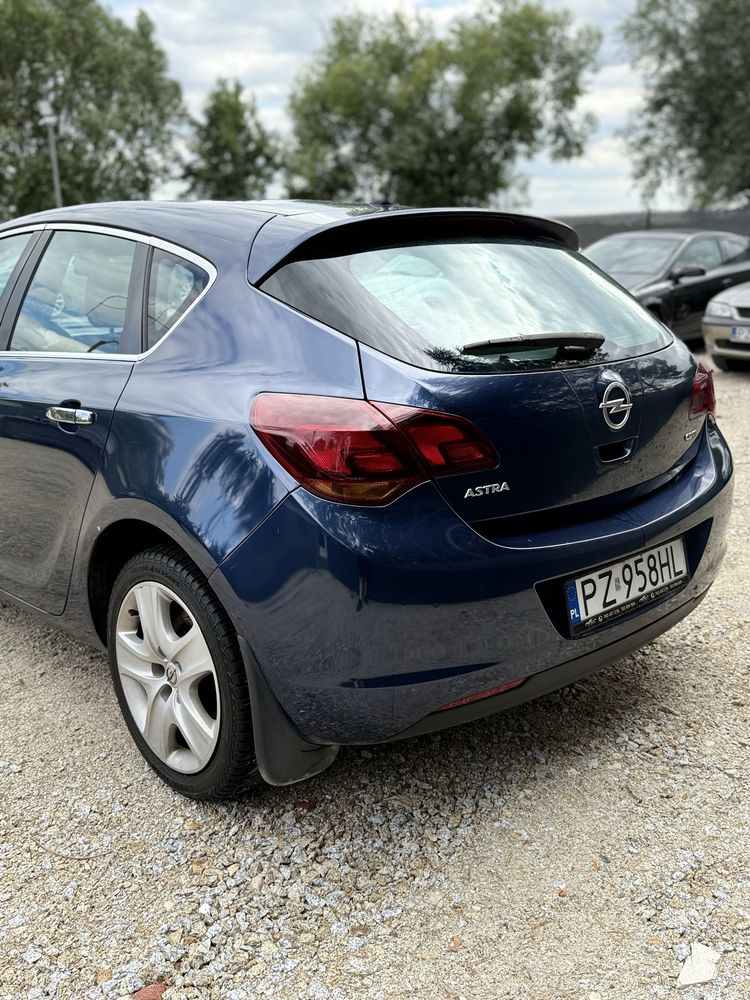 Opel Astra J,hatchback 2011r, 1.7 CDTI, 110km, klima 5 drzwi CARFAX