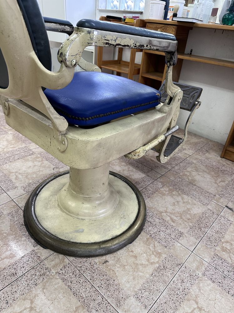 Cadeira de barbeiro antiga BAIXA DE PREÇO