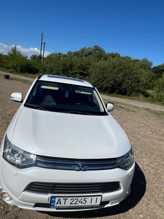 Продам  Mitsubishi Outlander PHEV