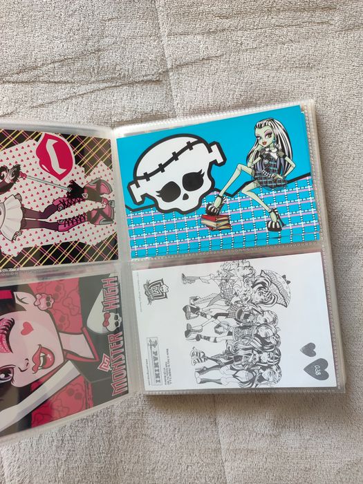 Caderneta Monster High Quase Completa
