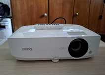 Sprzedam Projektor BenQ MX532 – Stan Bardzo Dobry!