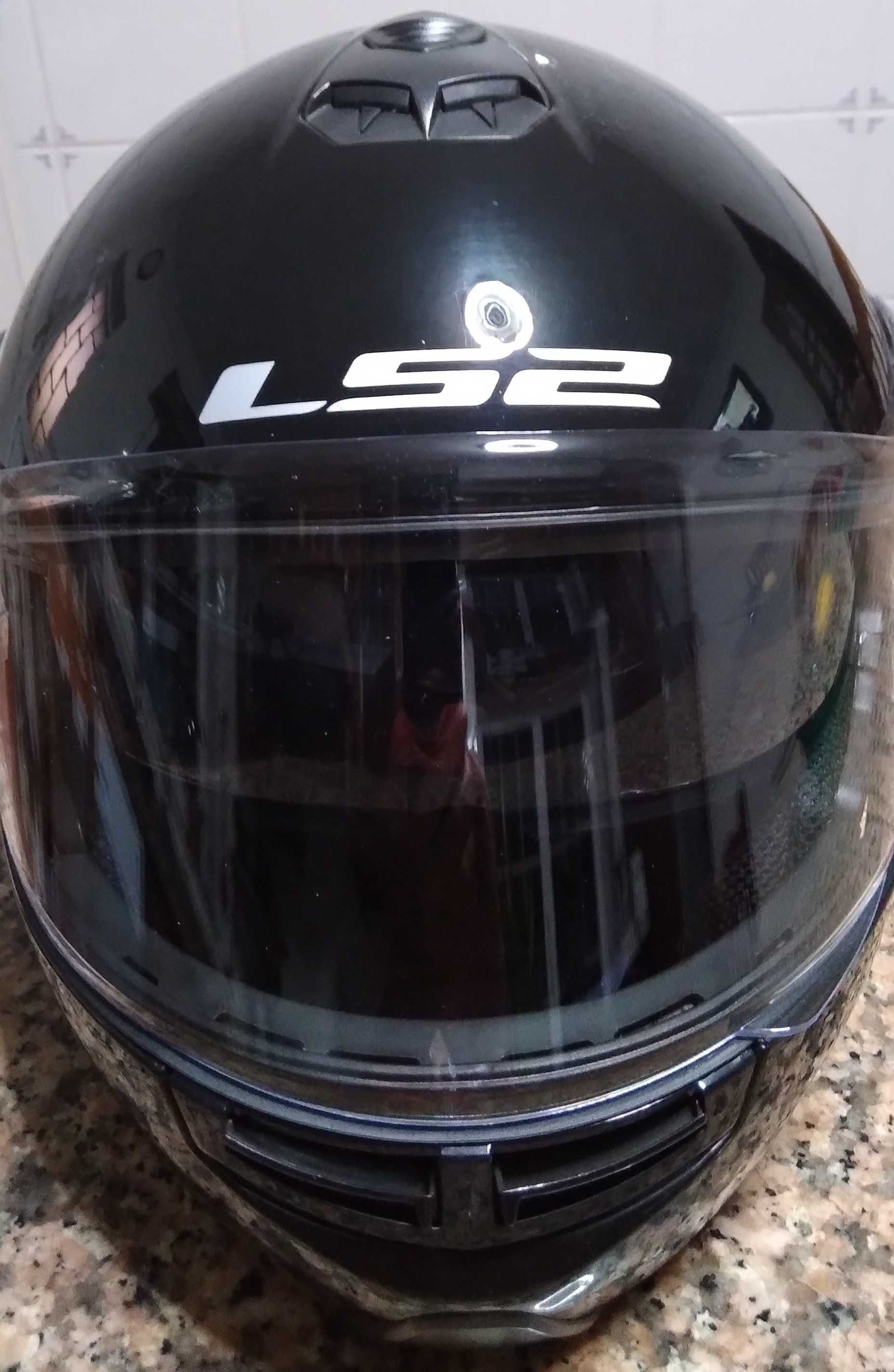 Vendo conjunto de blusão de mota e capacete, feminino, tamanho M.