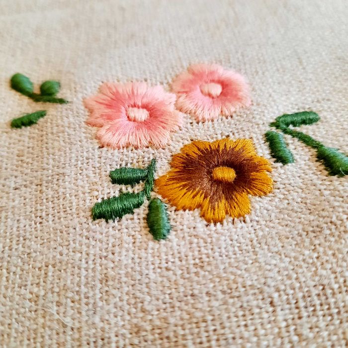 Colcha de linho vintage com bordado