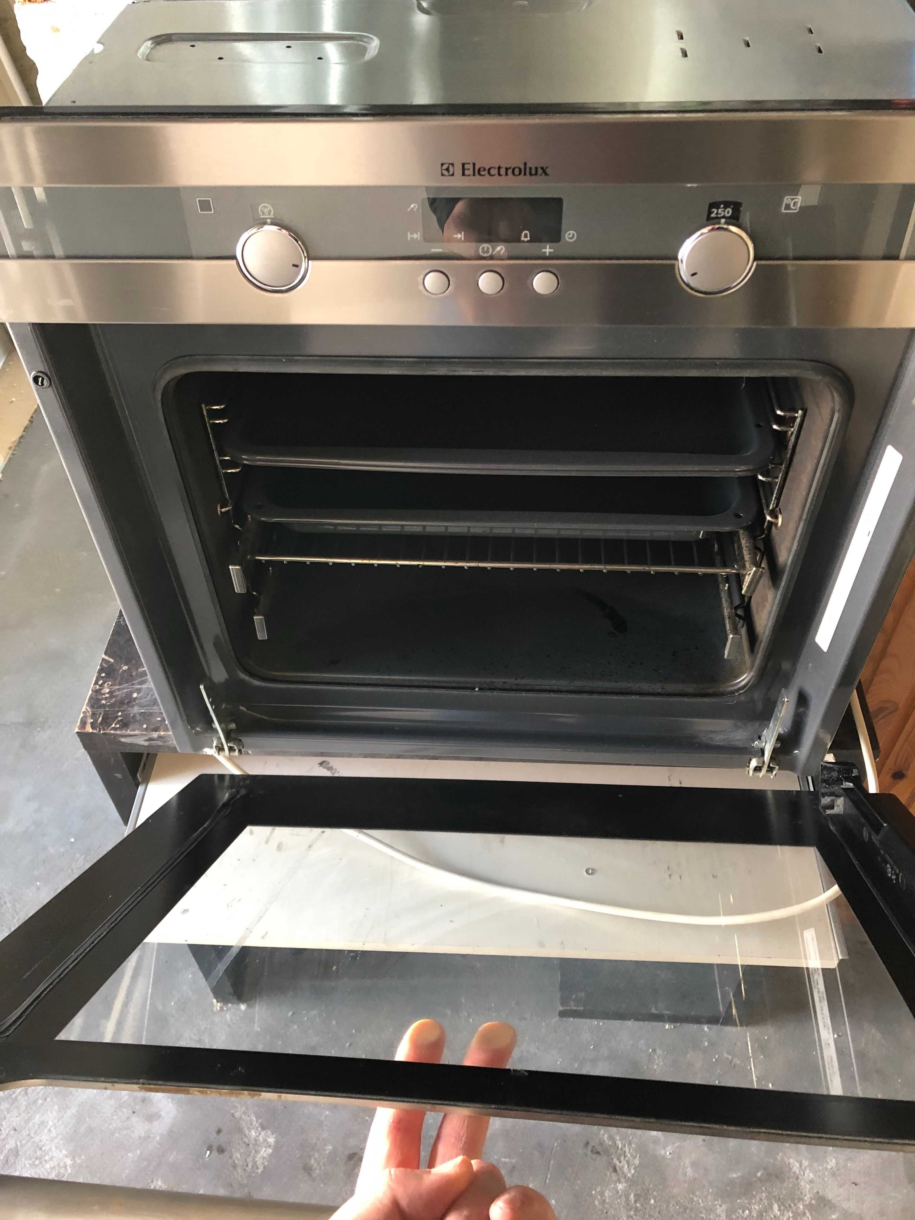 Piekarnik do zabudowy Electrolux EOB64201X używany uszkodzone drzwi