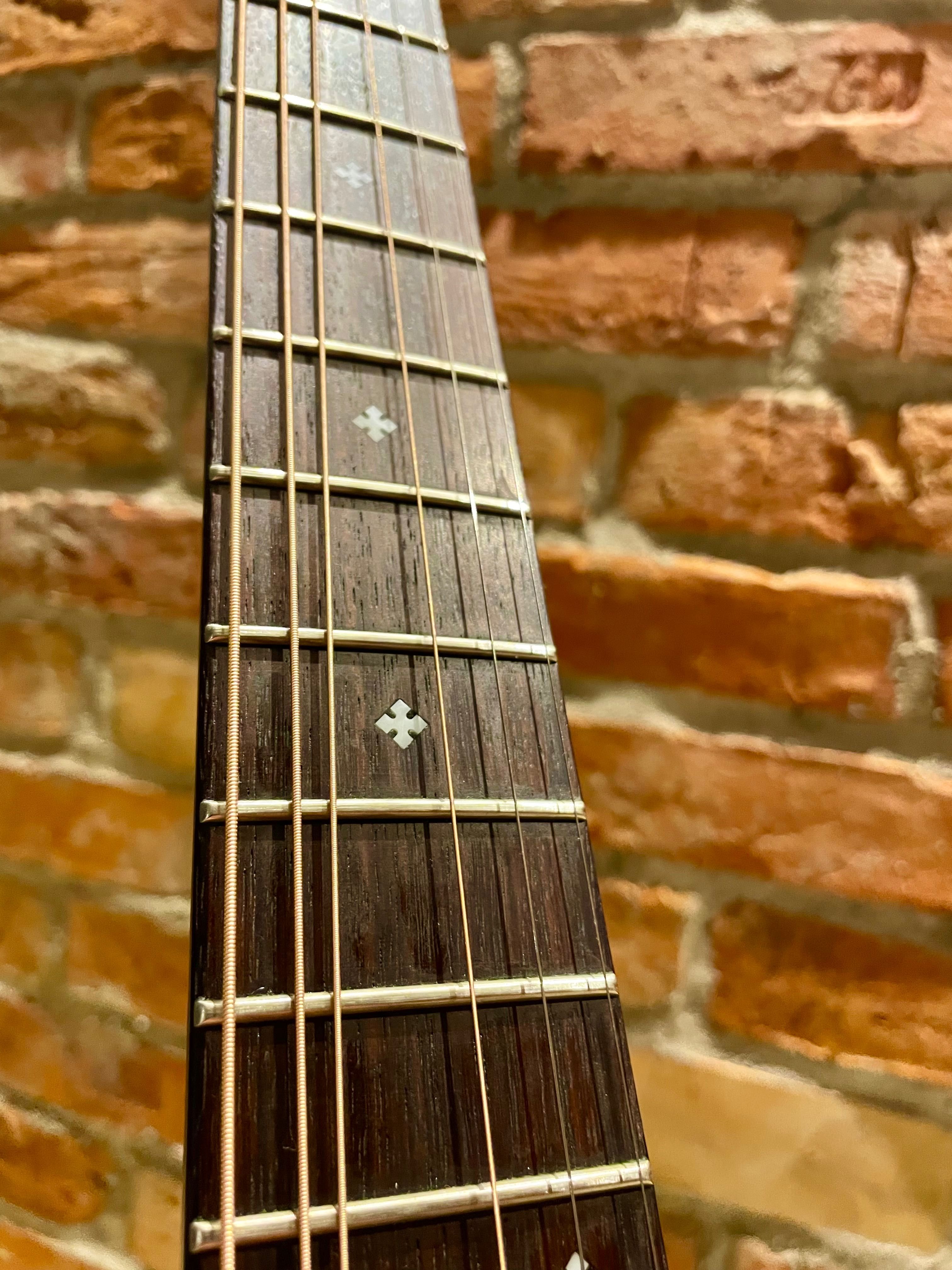 Gitara Line 6 Variax Acoustic 700