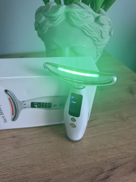 Masażer do ujędrniania twarzy i szyi