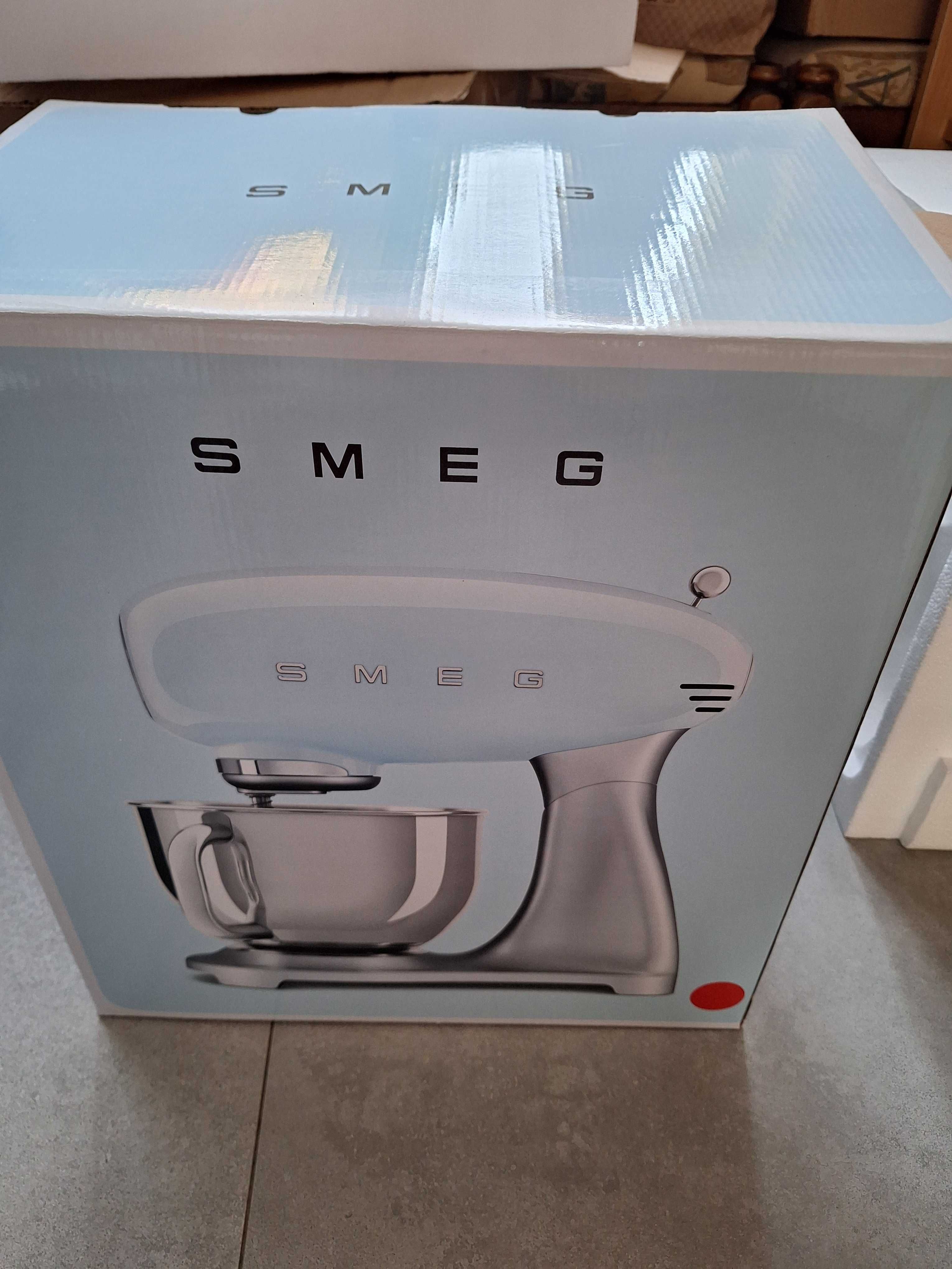 Robot planetarny SMEG SMF02RDEU Czerwony